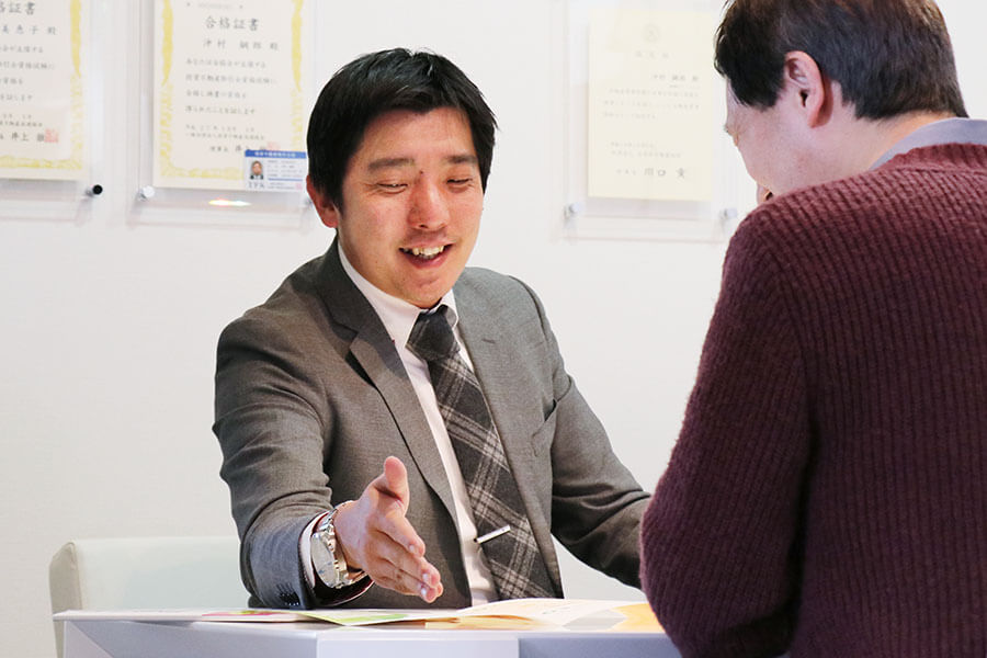 早川将司商談シーン画像