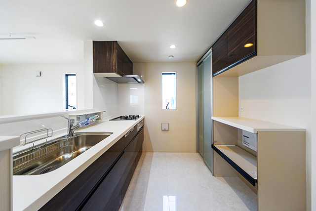 不動産投資家でサラリーマンの割合は4割以上！年代・世帯年収・金融資産保有額など詳しく調査